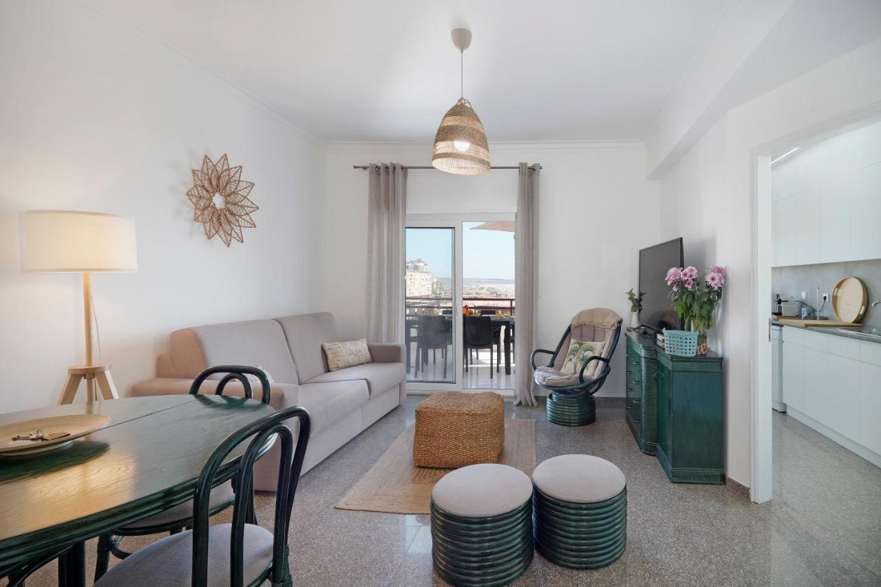 Costa Beach Apartment By The Portuguese Butler Costa da Caparica Exterior photo