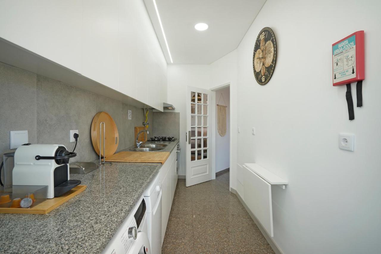 Costa Beach Apartment By The Portuguese Butler Costa da Caparica Exterior photo