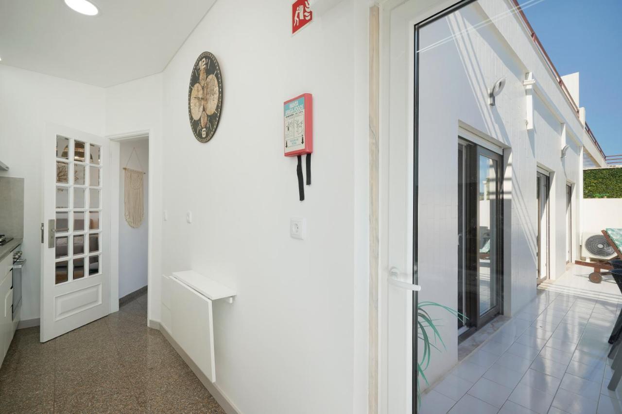 Costa Beach Apartment By The Portuguese Butler Costa da Caparica Exterior photo